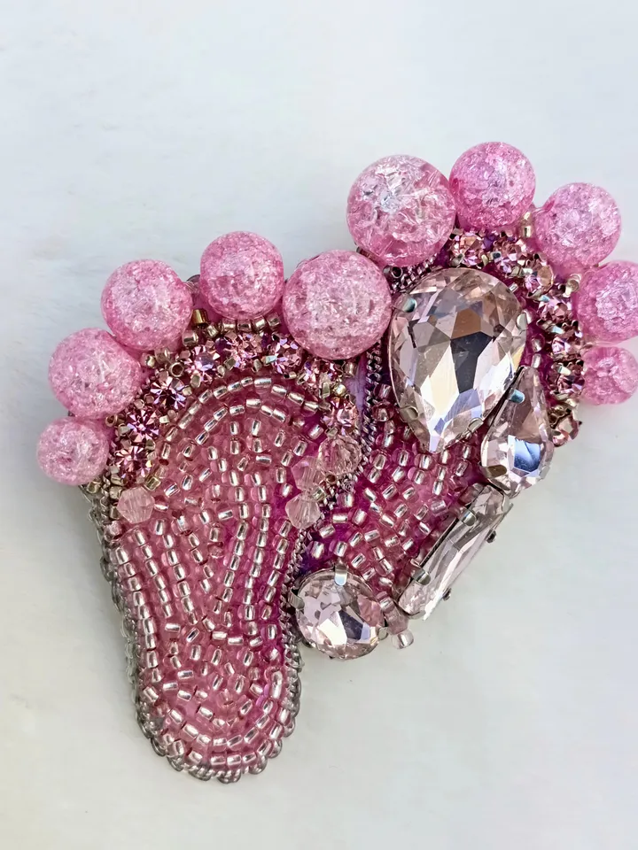 Beaded pink rhinestone heels brooch for women, newborn baby girl gift, new mom gift, nurse gifts, obgyn gift