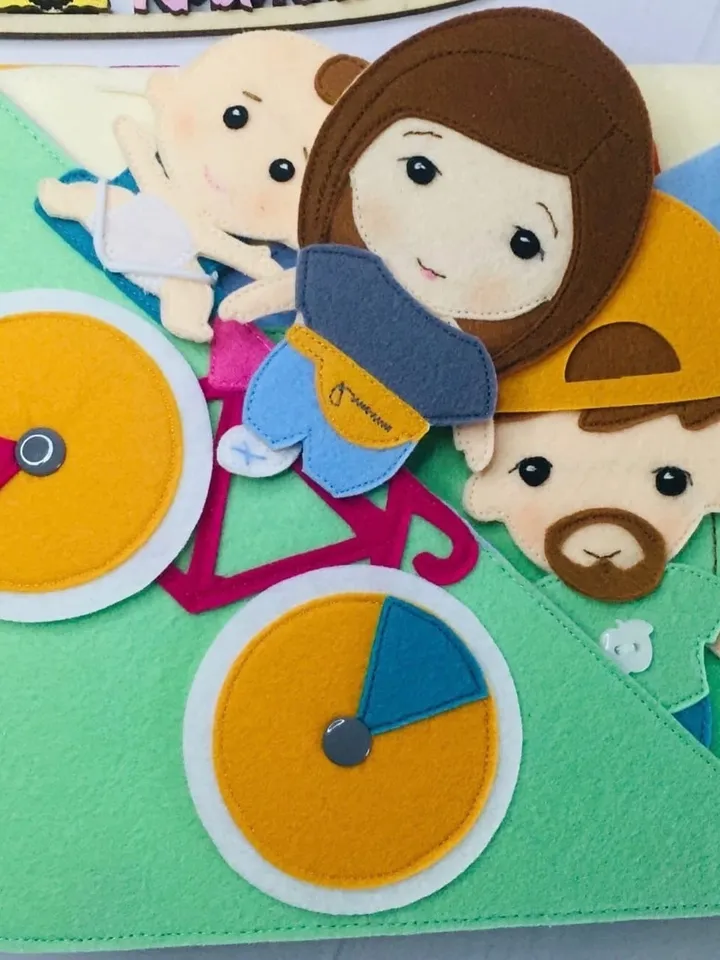 Fun and Easy Travel, Family travel,Toy family travel, Portable Dollhouse, Sensory interactive play, Quiet book