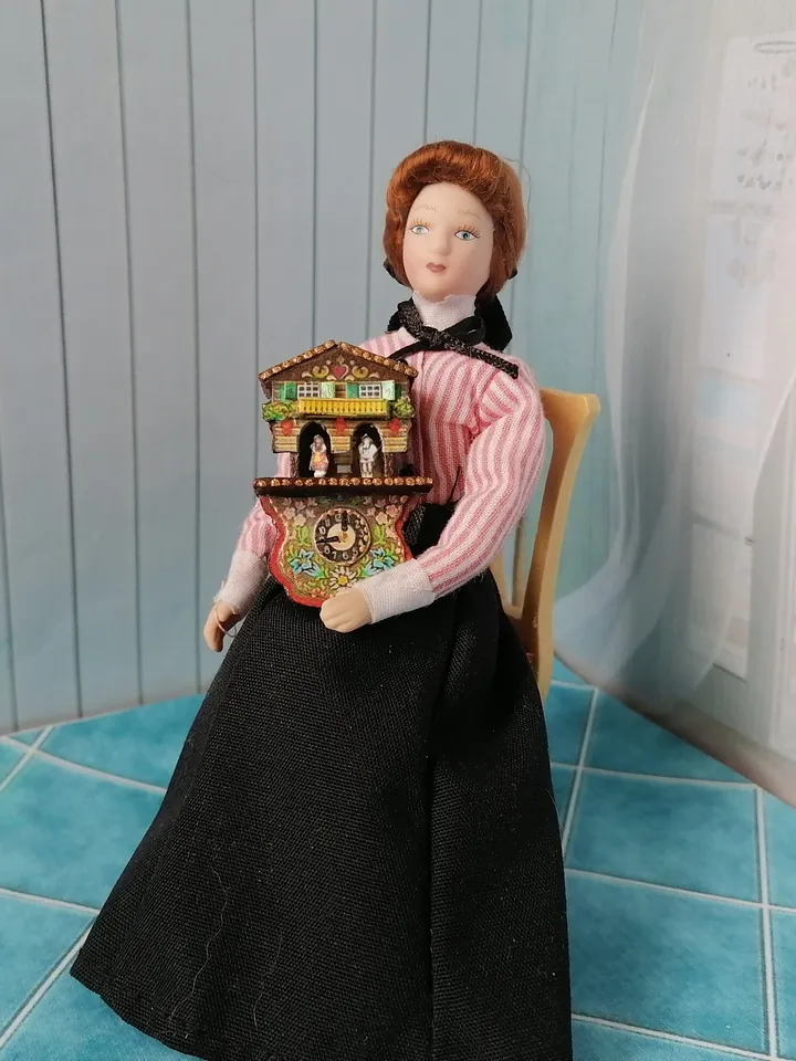 Dollhouse clock. Scale 1:12