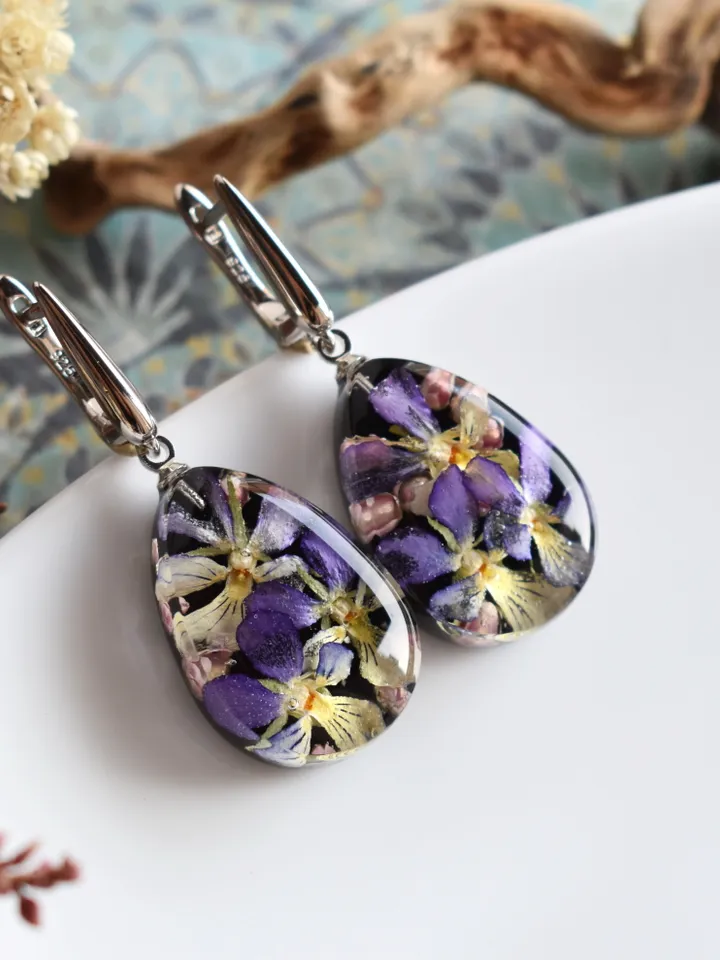 Earrings with pansies in resin. Real pansy earrings. Drop earrings with viola.