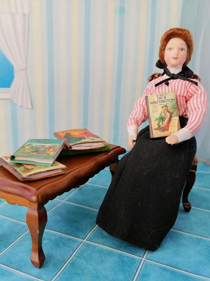 Dollhouse book set in 1:12 scale. Handmade.