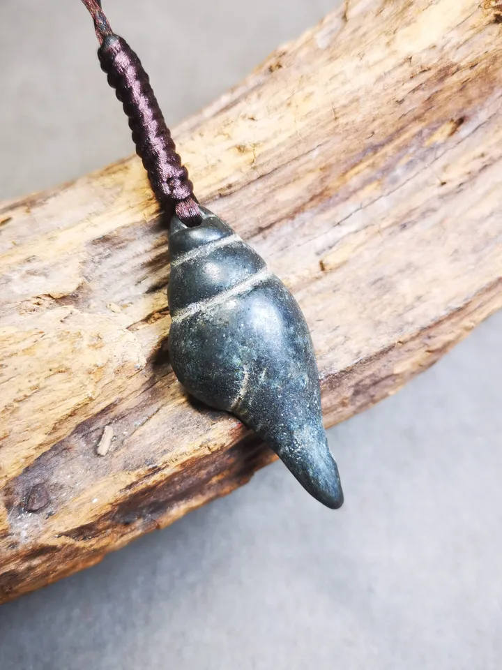 Gandhanra Antique Shankha(Divine Conch) Badge,Tibetan Buddhist Protective Amulet Pendant,Made of Thokcha,60 Years Old