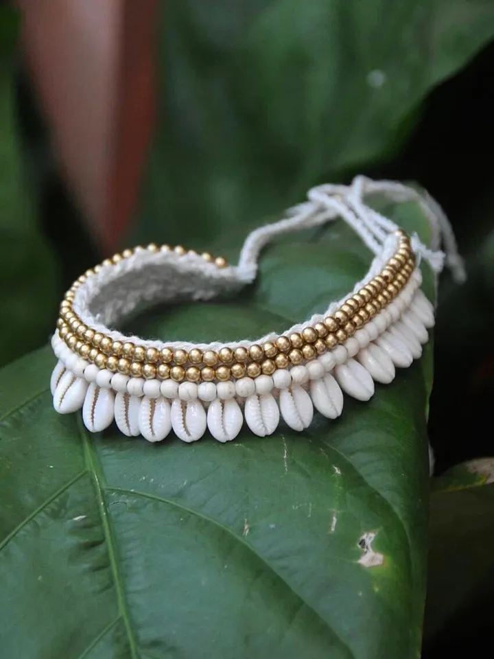 Shell Choker Cowrie Adjustable Tie Hippie Boho Coachella | Summer Shell Makrame Choker | Bohemian Shell Choker cream Gem Black | Handmade