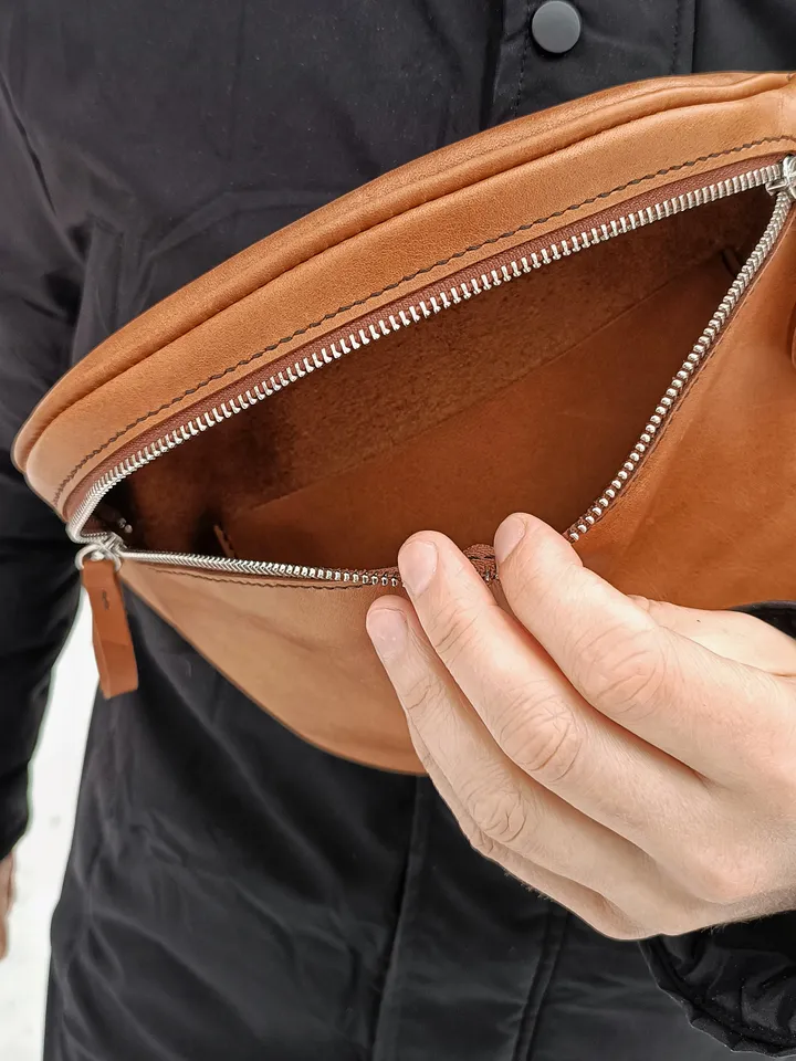 PDF pattern leather waist bag. Leather chest bag. Punch pitch 4 mm. Download PDF & video TUTORIAL
