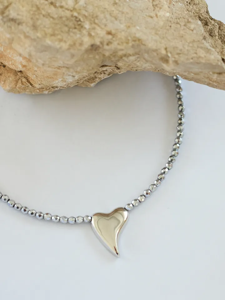 choker made of hematite stone