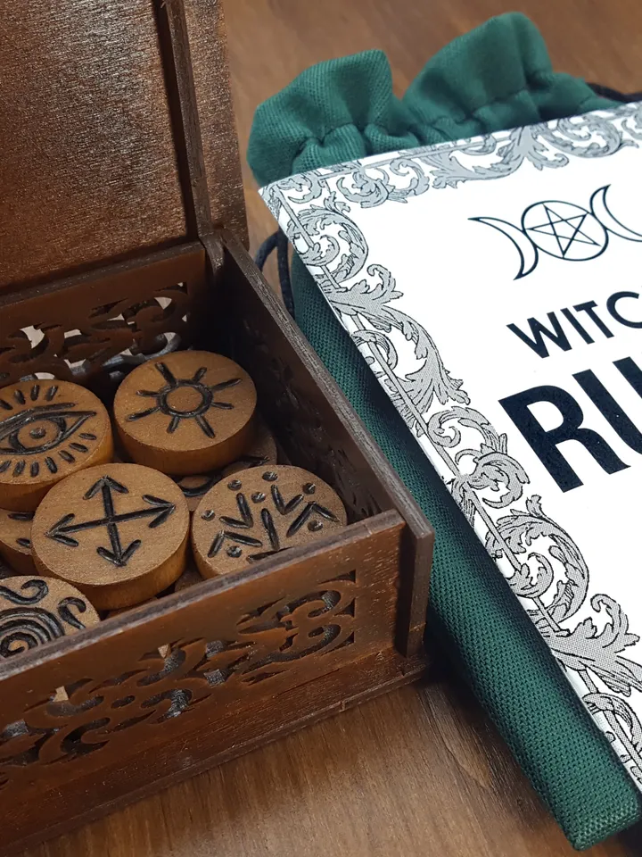 Foxy Witches Runes set & Divination Guide, Runes Stones as Pagan Supplies: Wiccan & Wicca Rune Stones for Beginners, Altar Divination Tools of Rune Set and Book, Witchcraft Supplies and Witchy Gifts