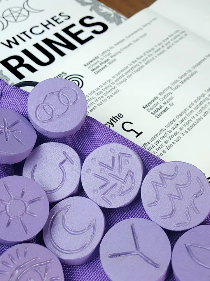 Mystical Purple Witches Runes set & Divination Guide, Altar Divination Tools - Runes & Book, Rune Stones as Pagan Supplies: Wicca & Wiccan Runes Stones for Beginners, Witchcraft Supplies & Witchy Gifts