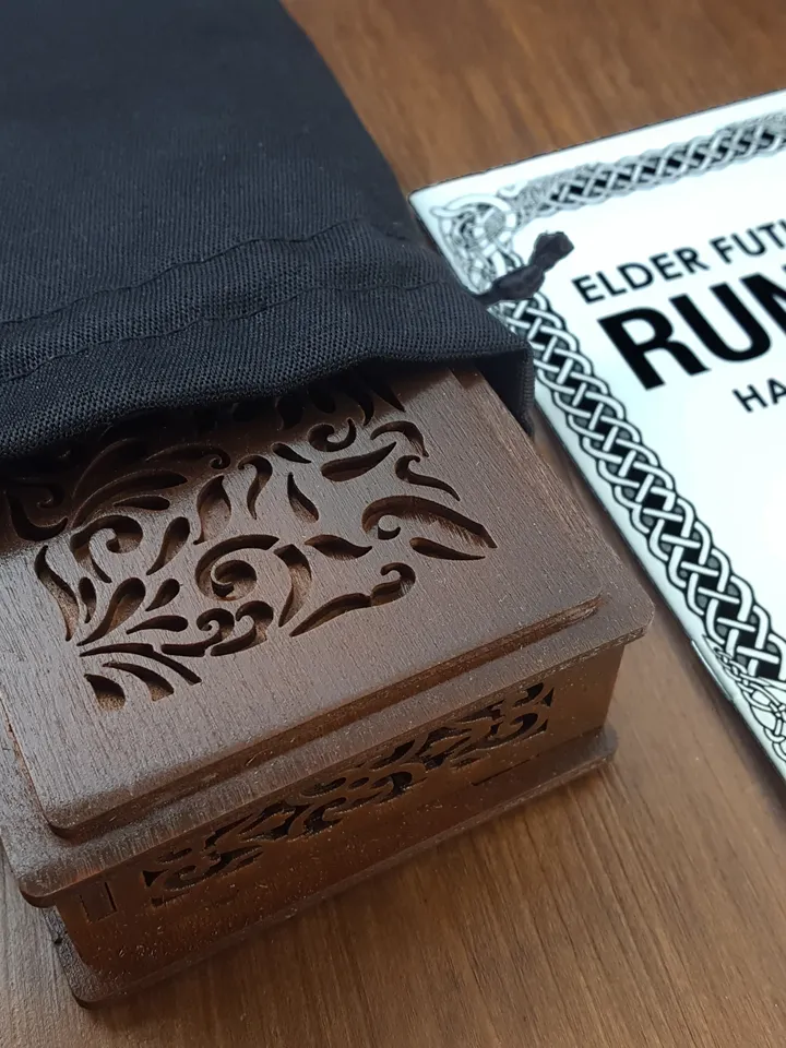 Foxy Runes set & Divination Guide, Rune Stones as Pagan Supplies: Wicca & Wiccan Runes Stones for Beginners, Altar Divination Tools - Norse Rune Set, Box and Book, Witchcraft Supplies and Witchy Gifts