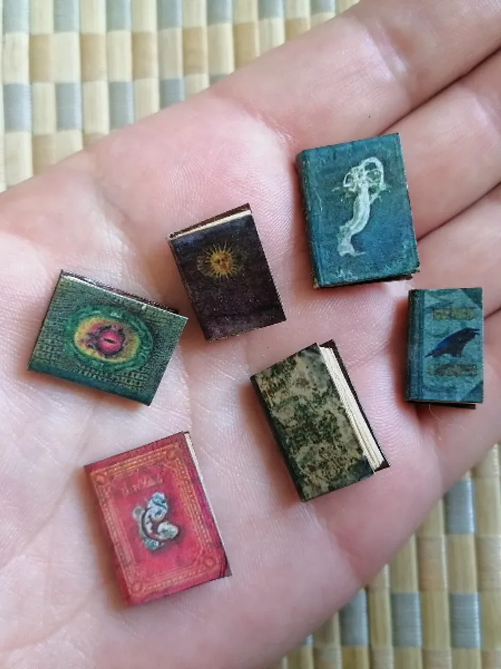 Books. A set of books. 6 items.Old books for the dollhouse.1:12 scale.