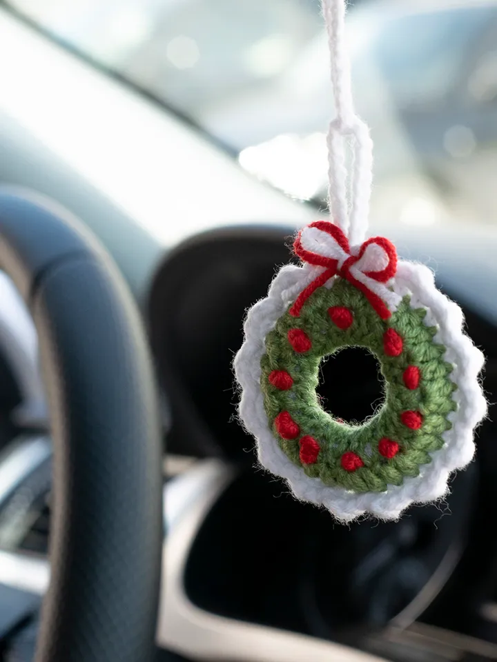 Crochet Christmas wreath car accessory for women, rear view mirror charm, car pendant, cute winter car hanging car decor