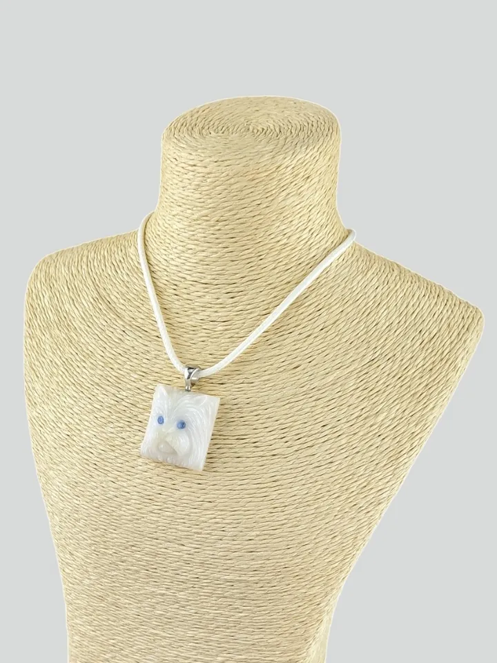 Pendant cat face made of white agate and blue quartz.
