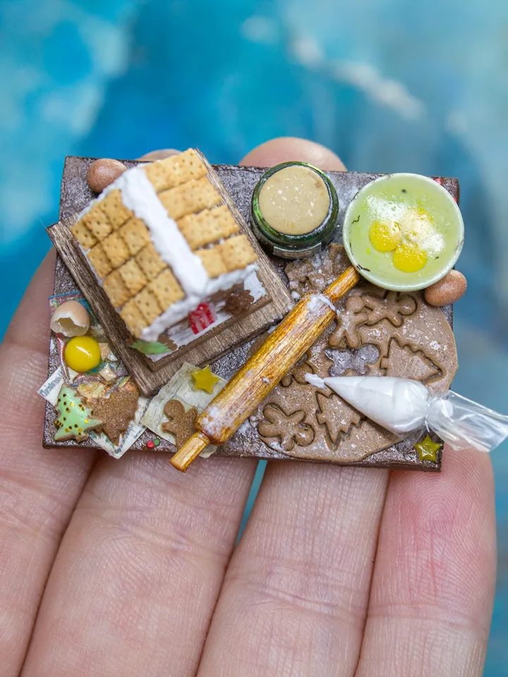 MINIATURE gingerbread house kit on a board 11