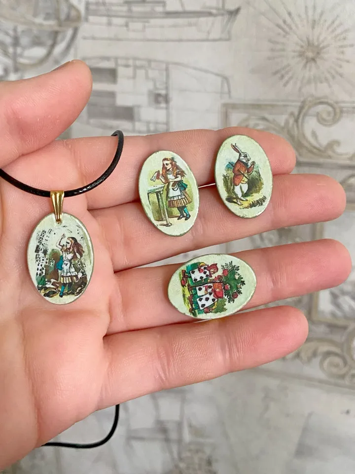Handmade jewelry set.