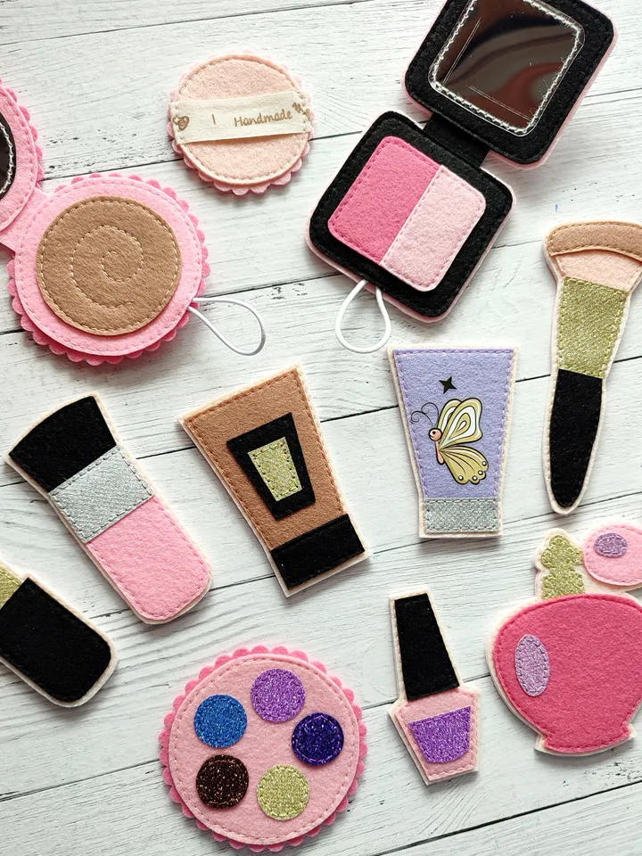 Felt bag and cosmetics set pattern, PDF sewing pattern ideas for girl, Felt makeup game tutorial
