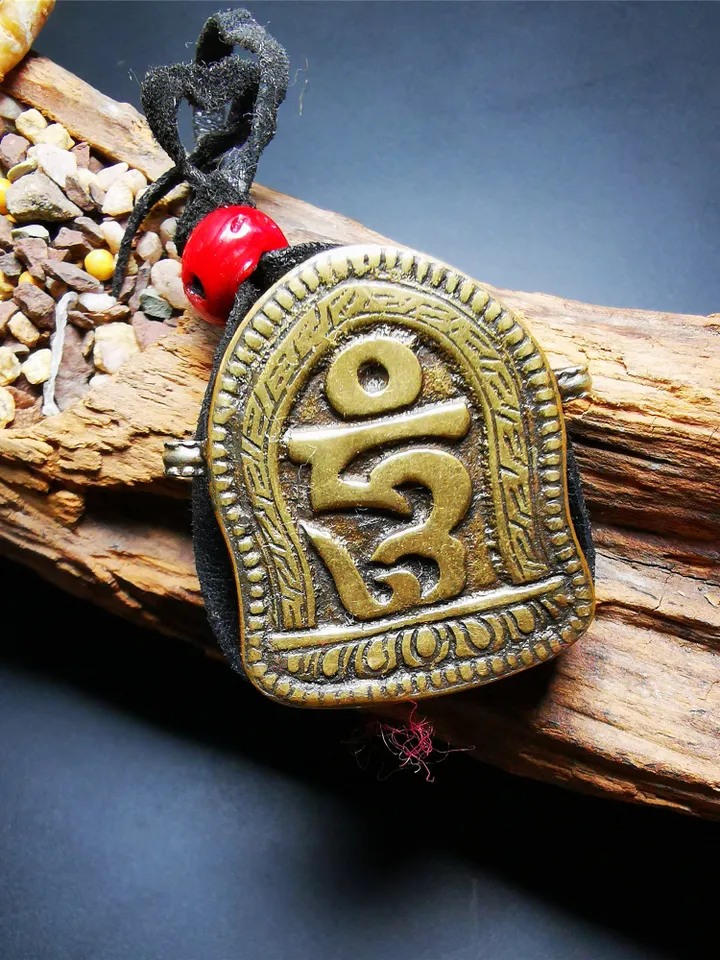 Gandhanra Antique Handmade Gau Ghau Shrine, Tibetan Letter Hum,Mini Tibetan Buddhist Altar Amulet Pendant,80 years old