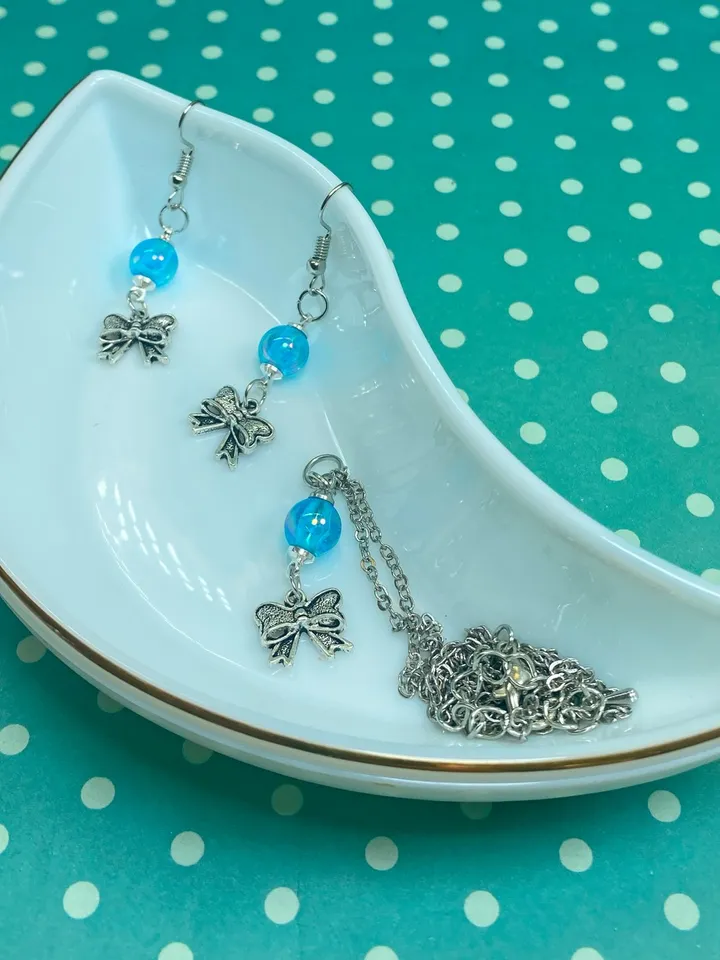 Handmade jewelry set. DIY jewelry.