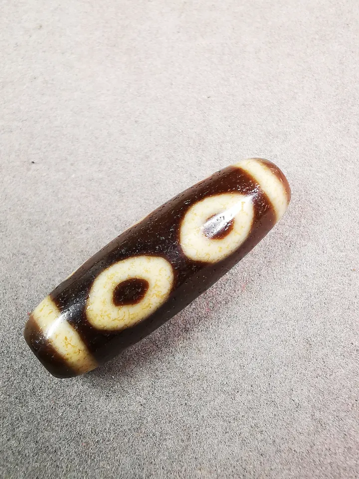Gandhanra Tibetan 3 Eyed Dzi Bead,Tibetan Chung,Wealth Amulet,Small Size 36*11 mm