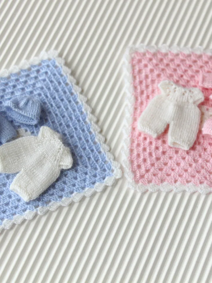 Miniature full set and blanket for Baby doll Heidi Ott 2 inches. Miniature knitting clothes for baby doll Creativhook