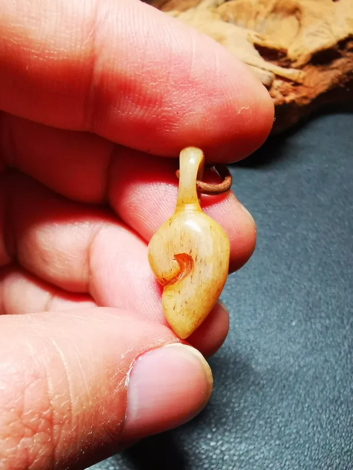 Gandhanra Tibetan Shankha Amulet,Yak Bone Carved Conch Bead Counter Clip Pendant for Mala, Prayer Bead Accessories