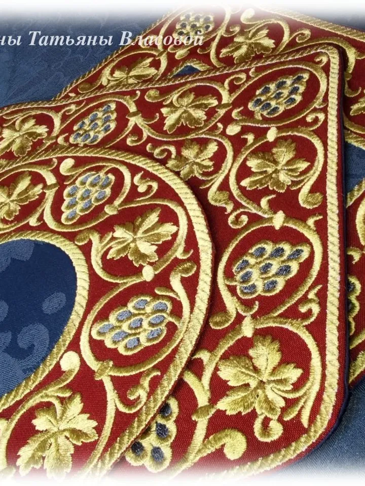 "Vine napkin" design for machine embroidery.