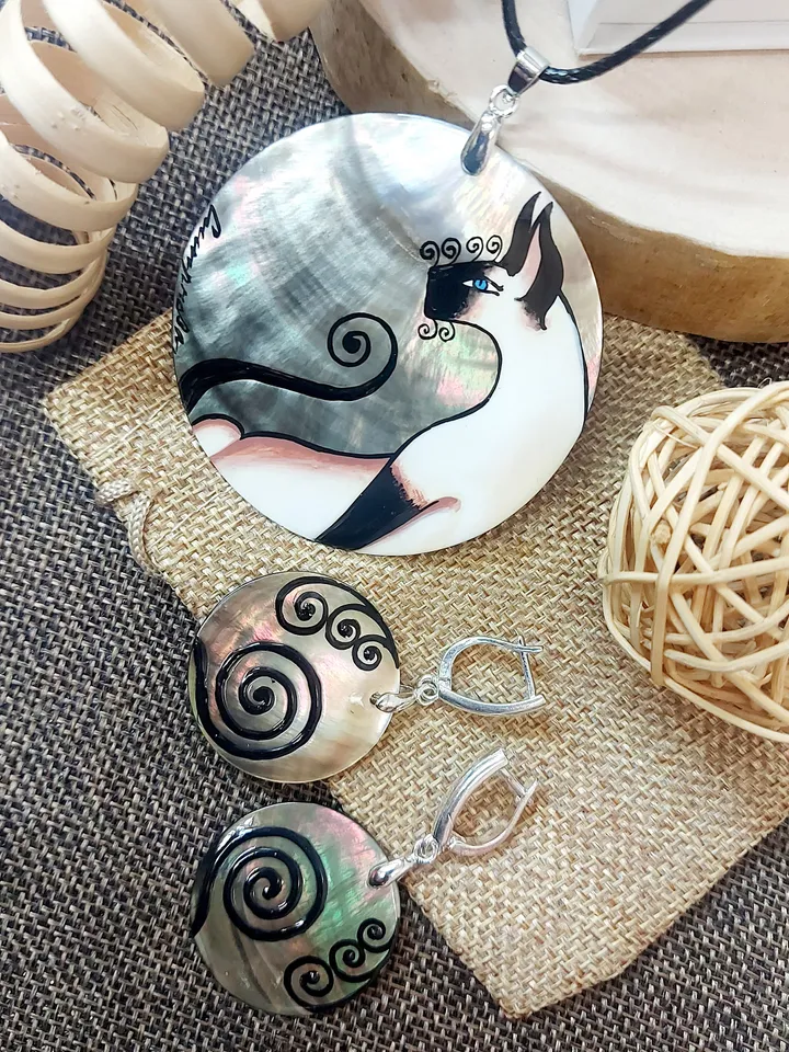 Whimsical Siamese Cat Jewelry Set: Hand-Painted Pendant and Spiral Earrings - Embodying the Grace and Intrigue of Siamese Cats