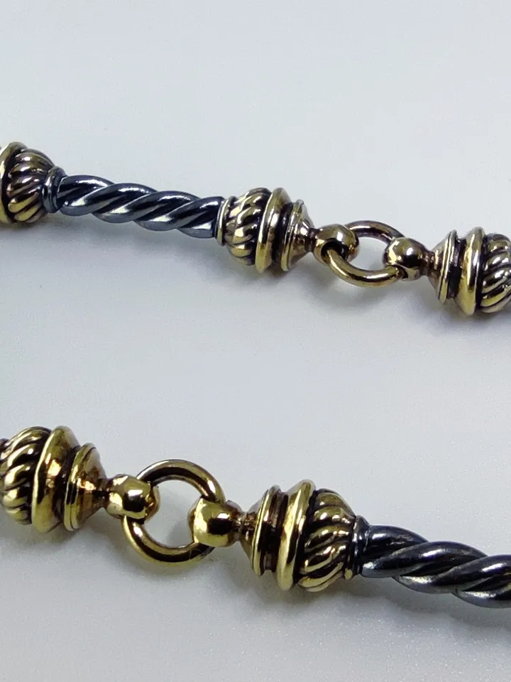 A gorgeous bracelet with an original weave