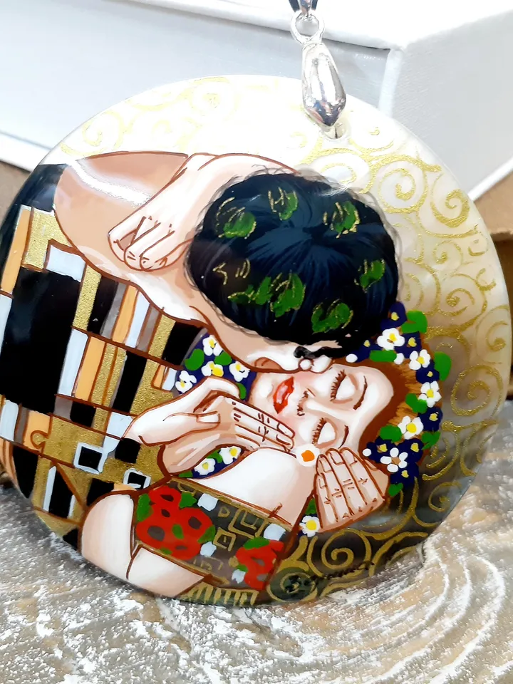 Pearl pendant necklace: The Kiss by Gustav Klimt painted on mother of pearl pendant • Aesthetic gift jewelry for passion couple in love