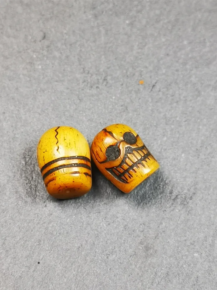 Gandhanra 1 Pair of Yak Bone Skull Beads,Marker Beads for Mala Necklace,Prayer Beads Accessories,0.4" × 0.5"