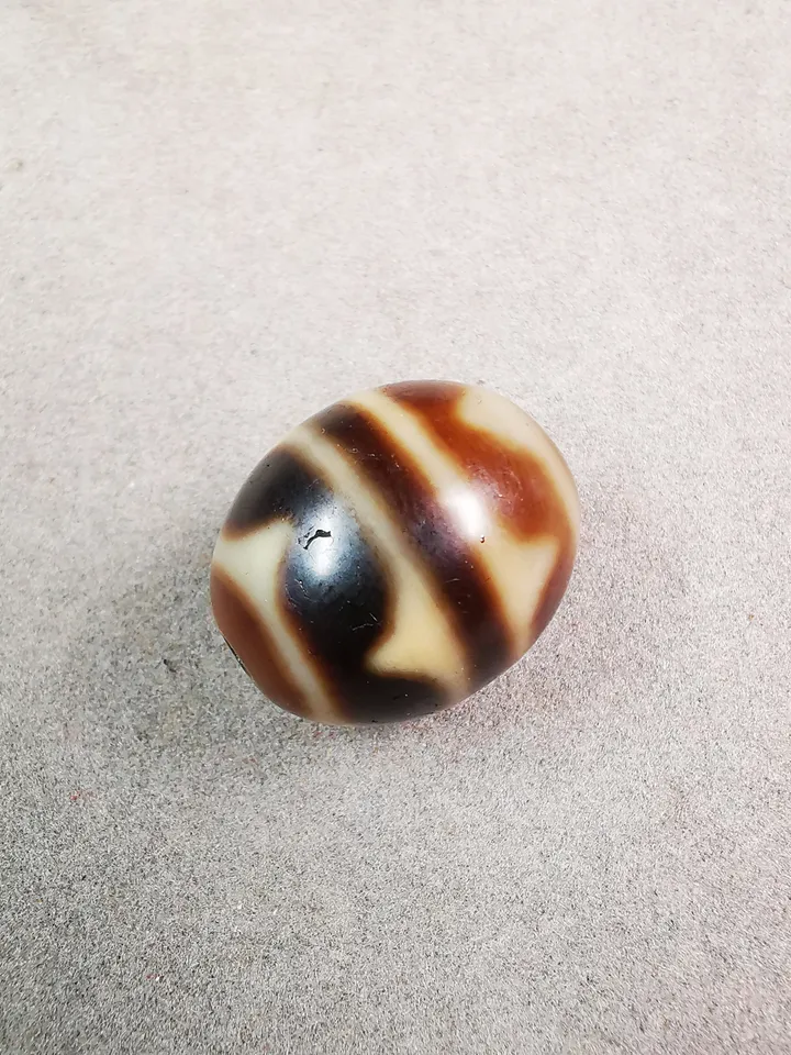 Gandhanra Tibetan Round Tiger Tooth Dzi Bead(Darrow or Taklok Dzi),Tibetan Chung,Wealth Amulet,Small Size 20*17 mm