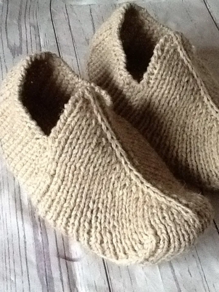 Slippers knitting pattern Printable PDF pattern Woolen home shoes