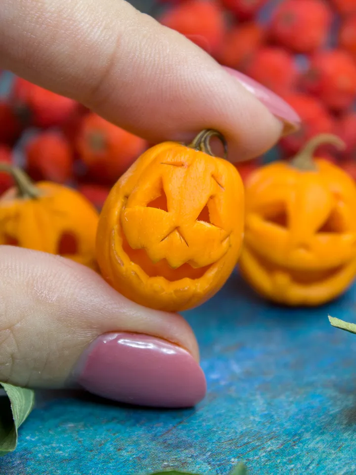 TUTORIAL Miniature Halloween pumpkins with polymer clay
