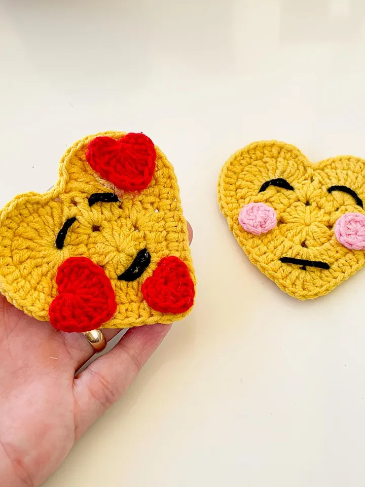 Crochet Heart Pattern, Cute Emoji Design for Heart-Shaped Motifs, Perfect DIY Gift Idea for Crocheting Enthusiasts