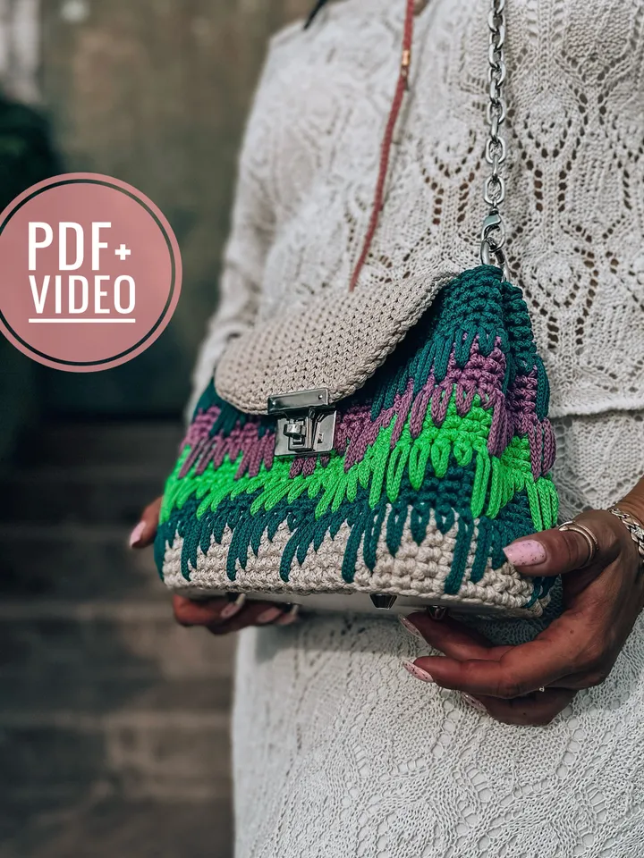 Crochet pattern small women handbag PDF digital instant download and video tutorial, shoulder striped bag, small purse, crochet clutch