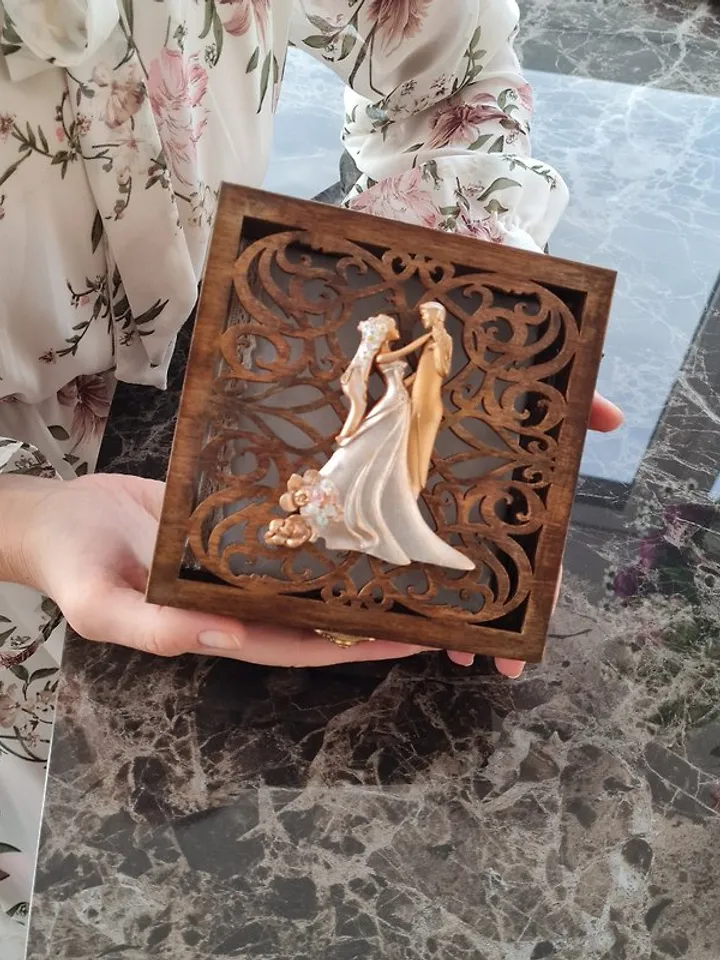 Wooden jewelry box Bride and groom figurines Unique jewelry box Handmade box 珠寶盒