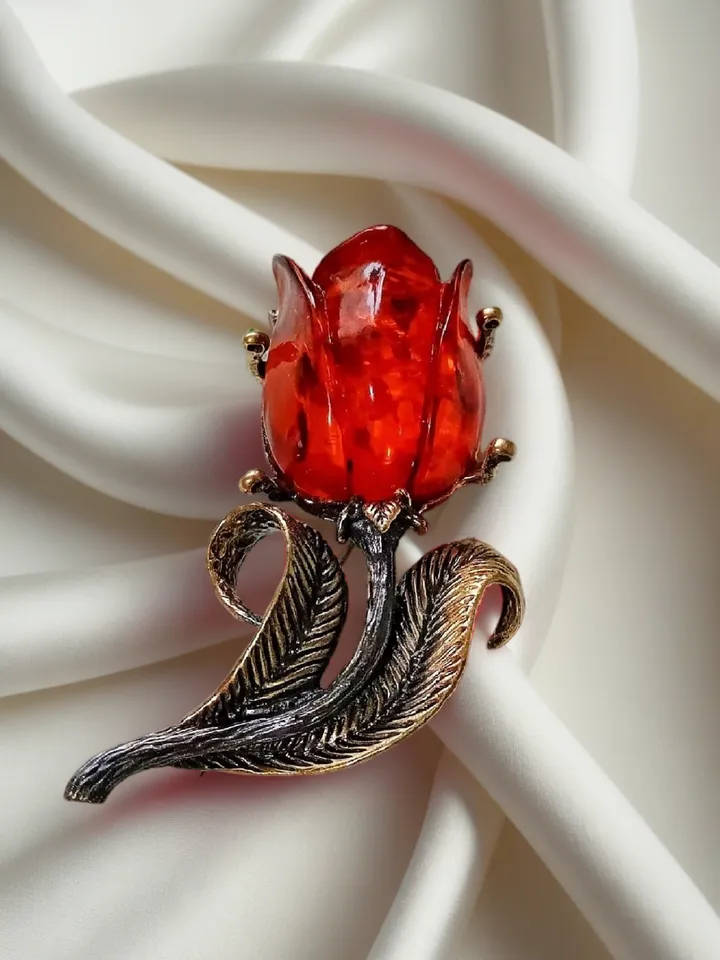 Tulip Flower Brooch Gift for women mom gift Summer Spring jewelry birthday holiday Gold Red color brass with amber
