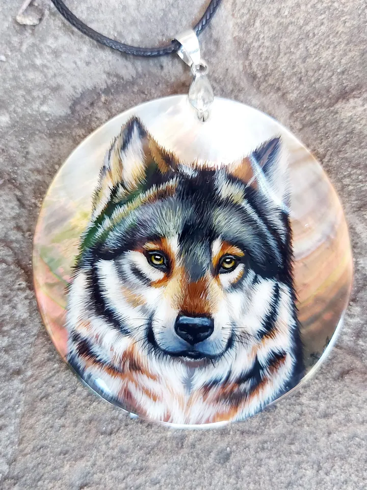 Miniature Hand Painted Beautiful Pearl Wolf Pendant Mother of Pearl Russian Necklace Magic Painting Fine Art Jewelry Fedoskino
