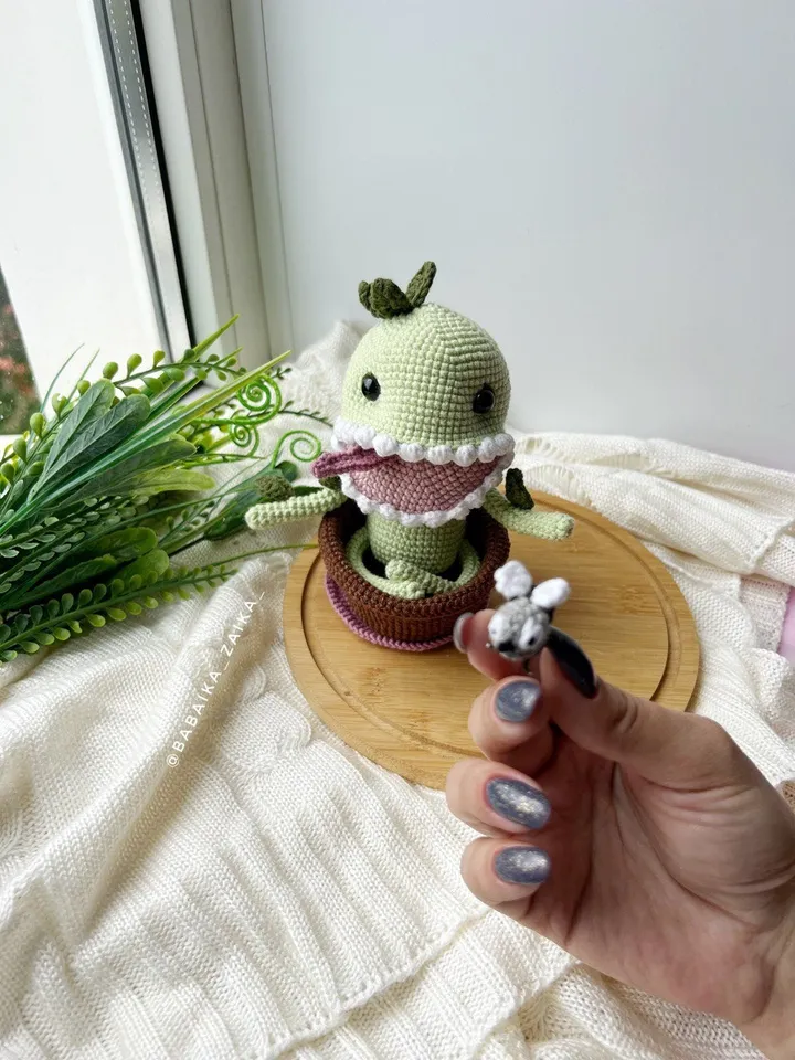 PDF Crochet Venus Fly Trap Pattern, Amigurumi Halloween Ornament Crochet Fly Trap Doll Pattern, Amigurumi Cute Monster Crochet Plant pattern