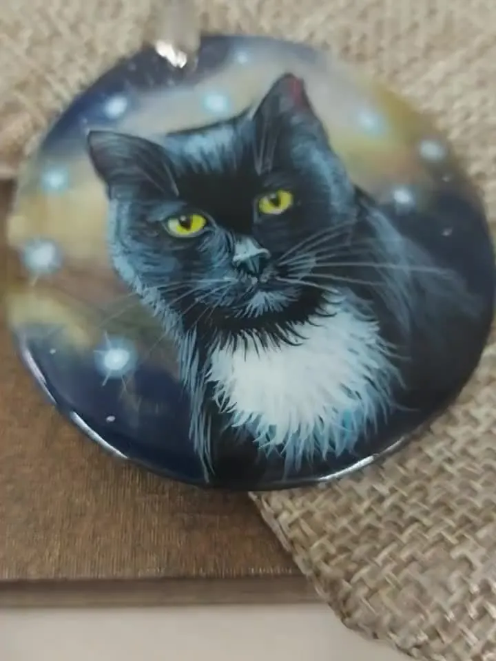 Beautiful mother-of-pearl pendant "Black Cat", miniature Hand-painted,fine art jewelry,A gift for her Artistic gift Fedoskino.Abalone shell