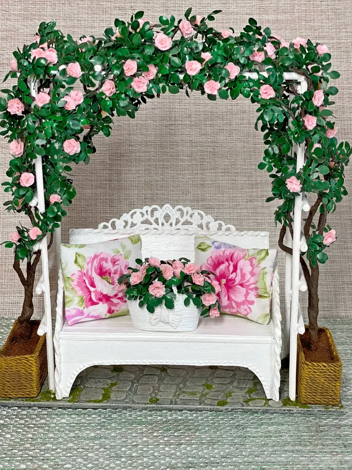Baskets with flowers for the dollhouse. 1:12.