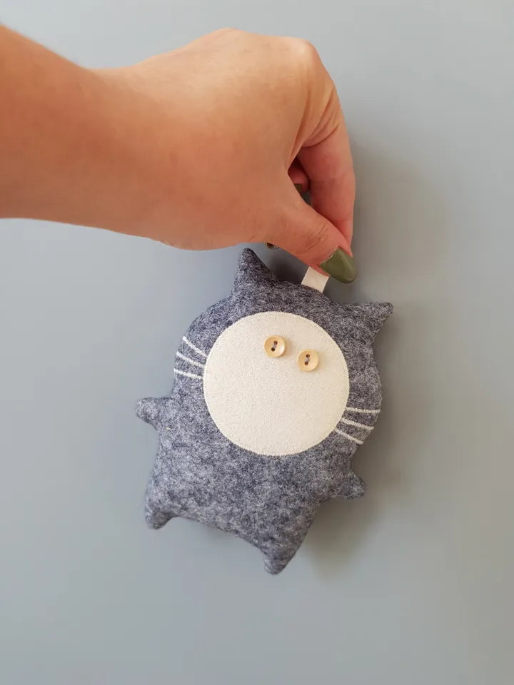 grey felt cat sewing pattern PDF digital tutorial, felt doll pattern, stuffed animal sewing diy