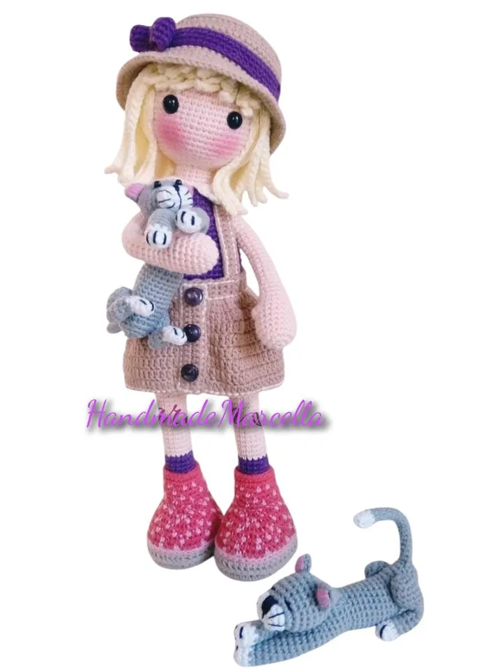 Tessa Amigurumi Doll with Kittens โ 37 cm Handmade Articulated Cotton Doll โ Collectible Crochet Doll โ Gift for Doll Lovers