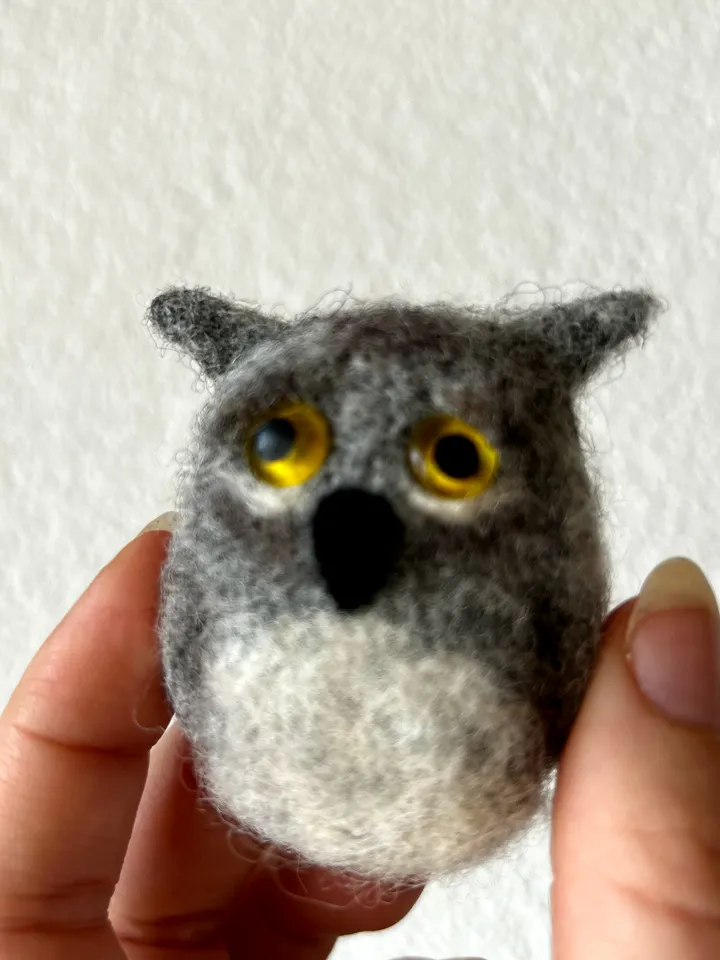 Owl felt brooch, handmade, felting, owl