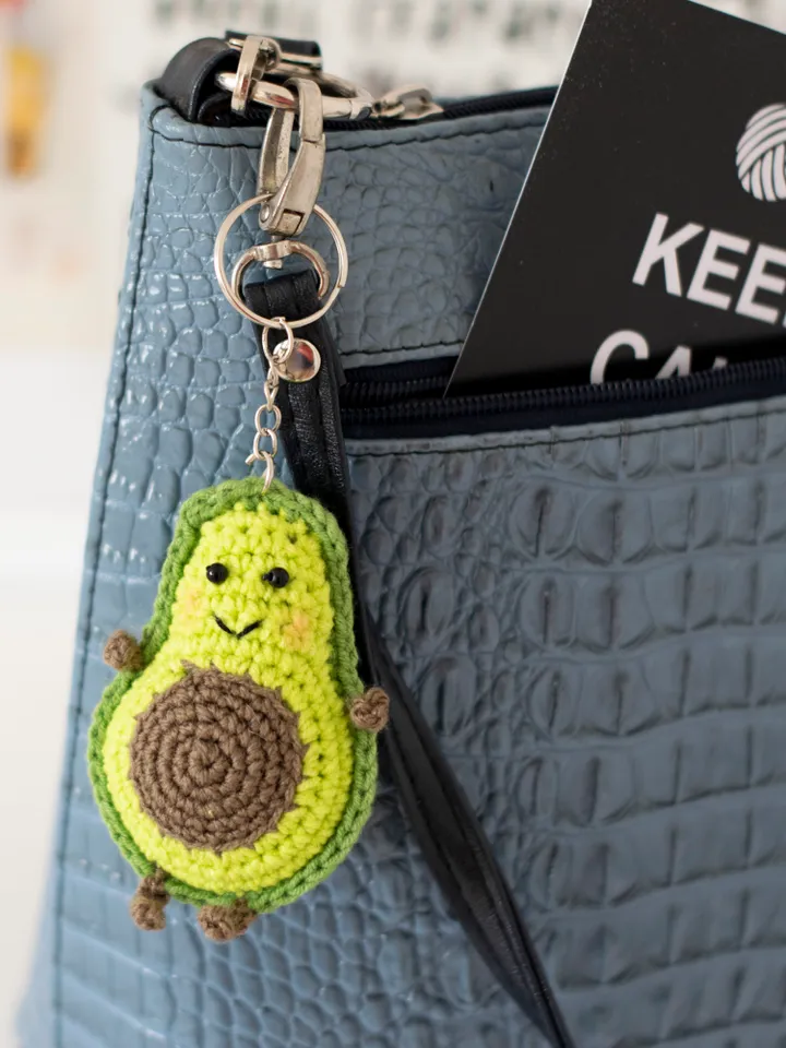 Avocado keychain, crochet toy, cute avocado amigurumi, gift for vegan, keyrings