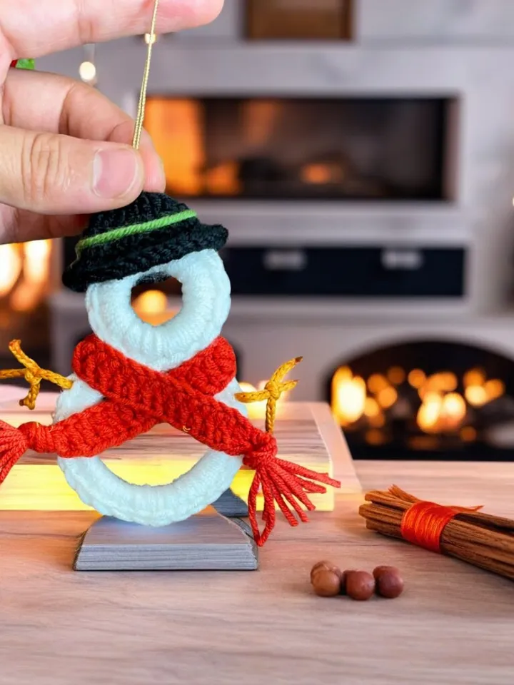 Crochet Snowman Pattern For New Year Home Decoration - Crochet Baby Blanket Pattern with Christmas Crochet Applique Pattern for Beginners