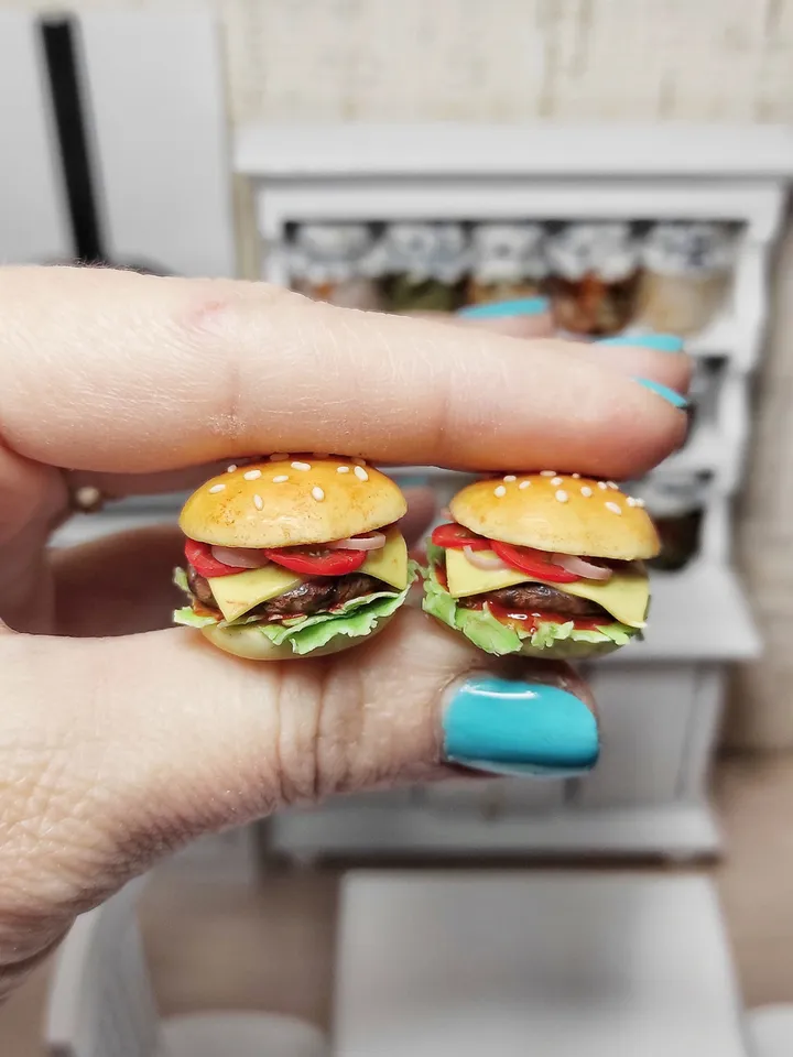 Fast food for dolls - Burger - Realistic burger - burger for dollhouse - miniature - dollhouse miniature - mini food