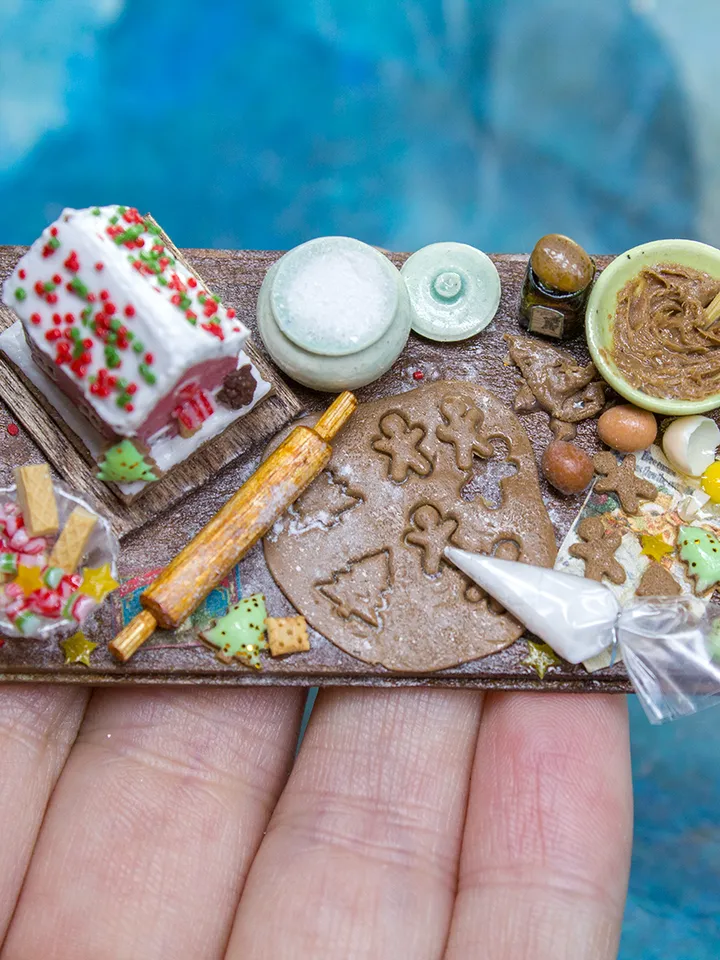 MINIATURE gingerbread house kit on a board 1