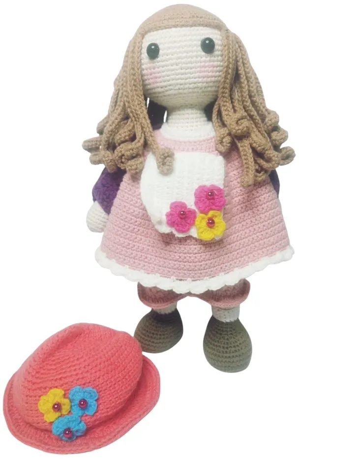 Martine Articulated Crochet Doll – 33 cm Handmade Amigurumi – Sewn Dress & Removable Hat – Cotton Yarn – Collectible Gift – Peru