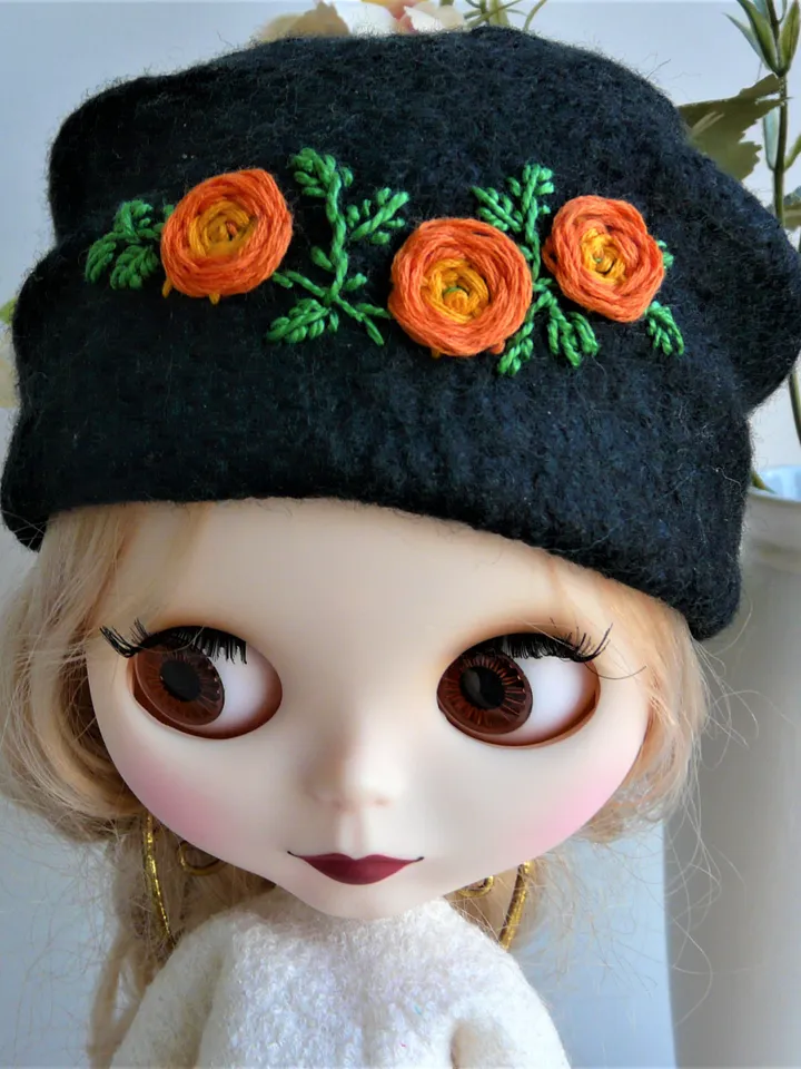 Blythe hat with embroidery