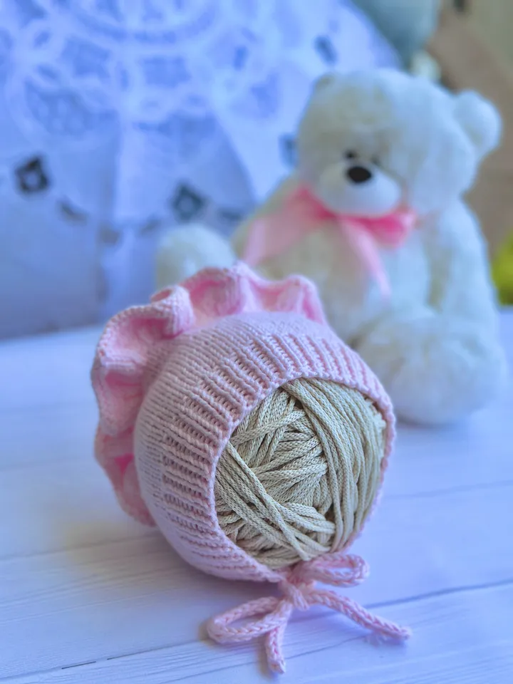 EASY PDF Newborn Bonnet with a Ruffle Seamless Knitting Pattern – Comfort for Your Newborn with video ENG