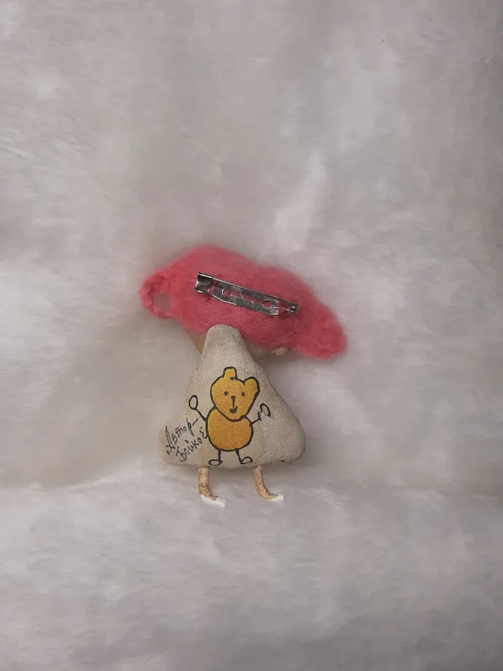 Textile brooch